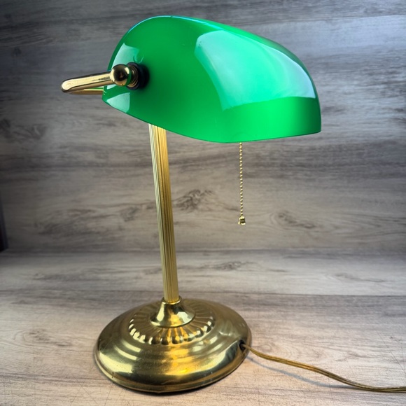 Vtg Underwriters Laboratories Brass Bankers Desk Lamp Green Glass Shade